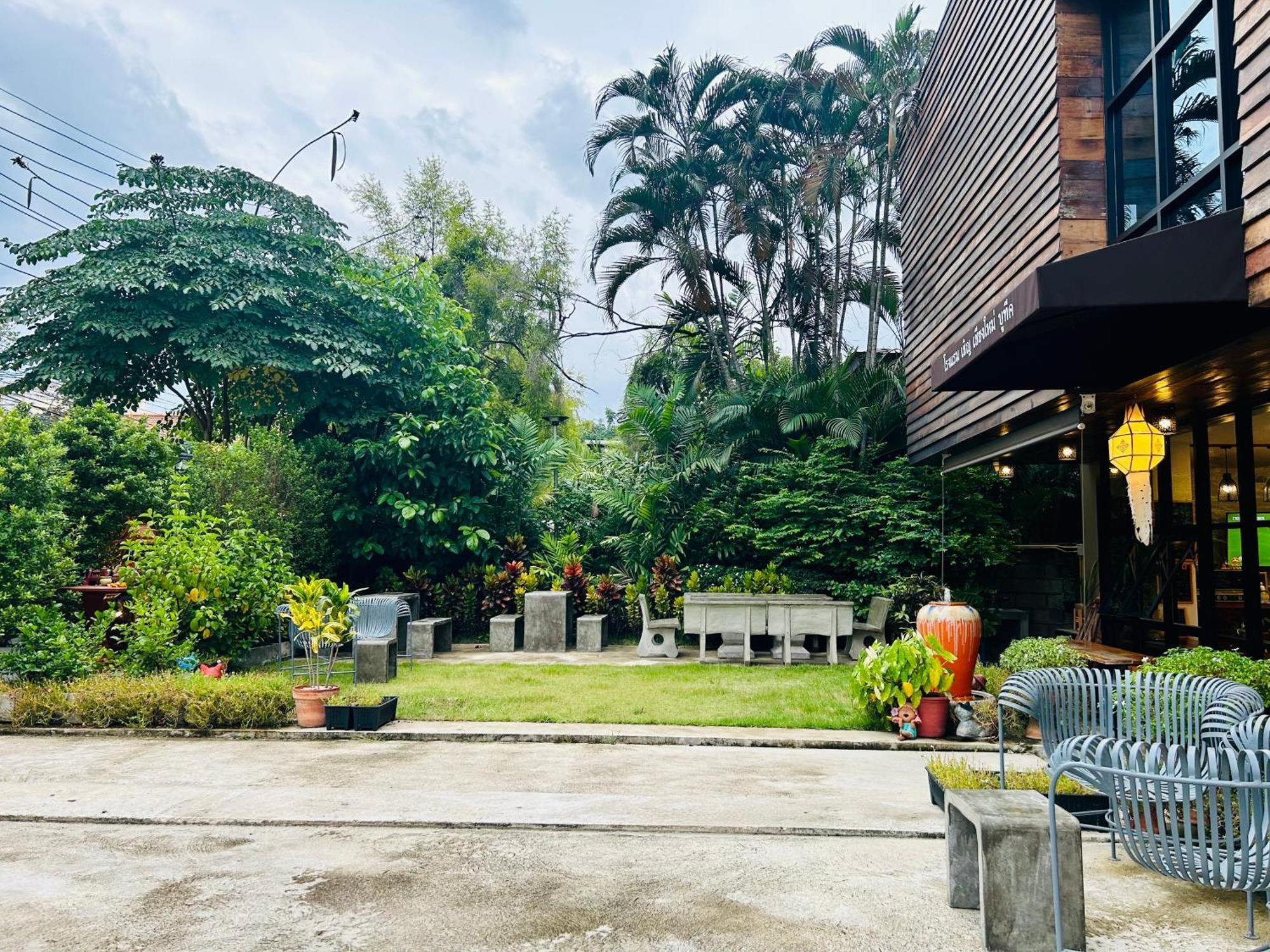 Chern Chiangmai Boutique Hotel Chiang Mai Dış mekan fotoğraf